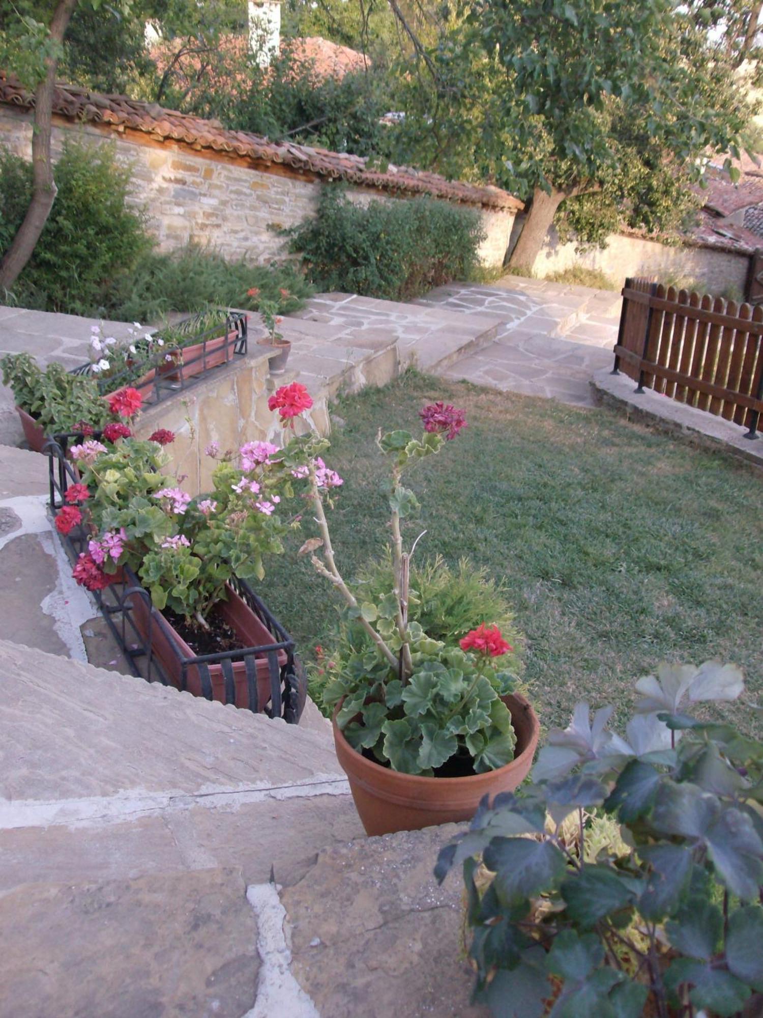 Guest House Zarkova Kushta Żerawna Zewnętrze zdjęcie